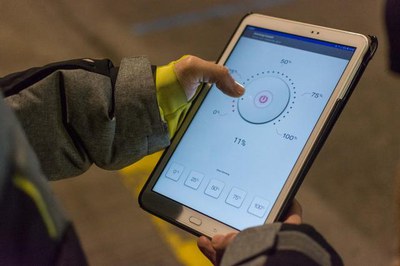 La intensitat de la llum es pot controlar des del mòbil.