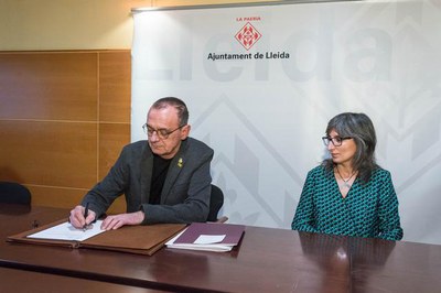 Pueyo firma el decret d'Alcaldia, amb el qual canvia el nom de quatre carrers que recordaven persones que van ostentar càrrecs públics durant el fran….