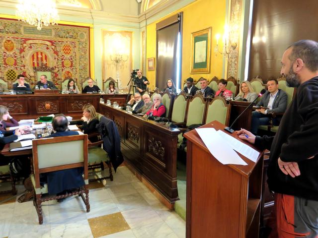 Agustí Liñan ha presentat la moció en nom de la secció sindical d'Ensenyament de la CGT