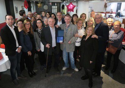 Els participants en la trobada s'han fet una foto plegats de record.