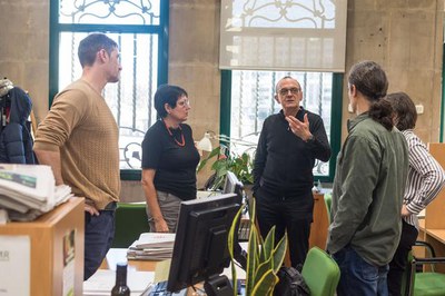 A la foto, l'alcalde Pueyo, amb el tinent d'alcalde Sergi Talamonte, ha saludat els tècnics durant la visita a l'edifici Pal·as.