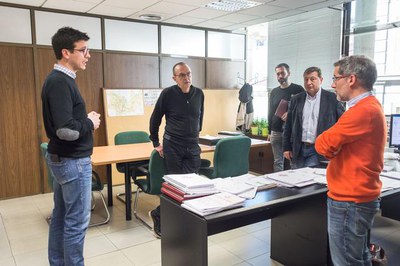 L'alcalde, Miquel Pueyo, acompanyat del tinent d'alcalde Toni Postius, ha visitat els diferents departaments municipals ubicats al Pal·las.