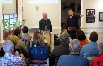 La sala de La Baula s'ha quedat petita davant l'expectació que ha creat aquest acte.