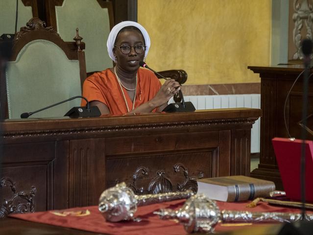 Mariama Sall ha fet la seva primera intervenció pública com a regidora des de l'escó del Saló de Sessions