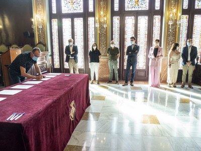 Signatura de l'acord de la Paeria per crear una mesa transversal per pal·liar els efectes econòmics, socials i sanitaris provocats per la covid-19.