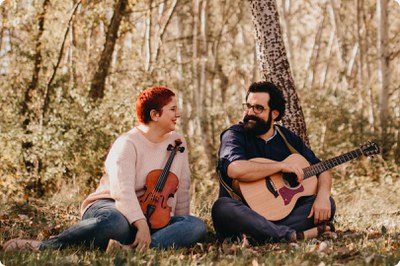 Divendres, 14 d’agost, 20 h. Camp de futbol municipal de Recasens (SE AEM) actuarà Lauzeta.