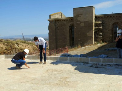 Les traces han aparegut damunt la teulada del Claustre.