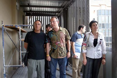 L'interior de l'estructura metàl·lica que s'ha instal·lat al lateral de l'edifici.