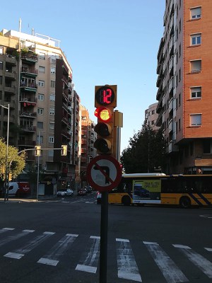 Els comptadors indiquen el temps que resta per al canvi de fase semafòrica.