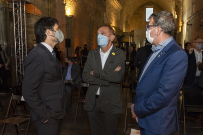 EL paer en cap conversa amb el conseller Puigneró i amb el president de la Diputacio, Joan Talarn.