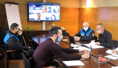 L'alcalde ha estat acompanyat en la reunió pels caps de la prefectura de la Guàrdia Urbana.