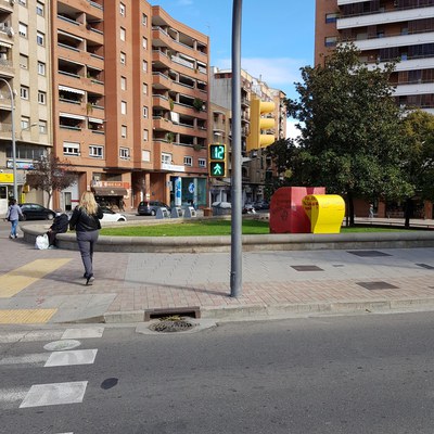 Un semàfor amb comptador al Passeig de Ronda.