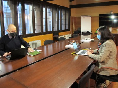 La tinent d'alcalde Jordina Freixanet i el regidor Jaume Rutllant, en la darrera reunió per àmbits del Pacte Social per Lleida..