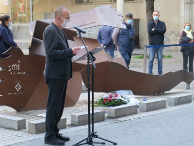 La commemoració del 83è aniversari del Liceu Escolar s'ha fet, com és habitual, davant el monument “Memòria, Dignitat i Vida”.