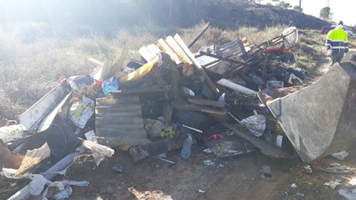 Part de la brossa i andròmines que s'han recollit Fotografia amb alta resolució.