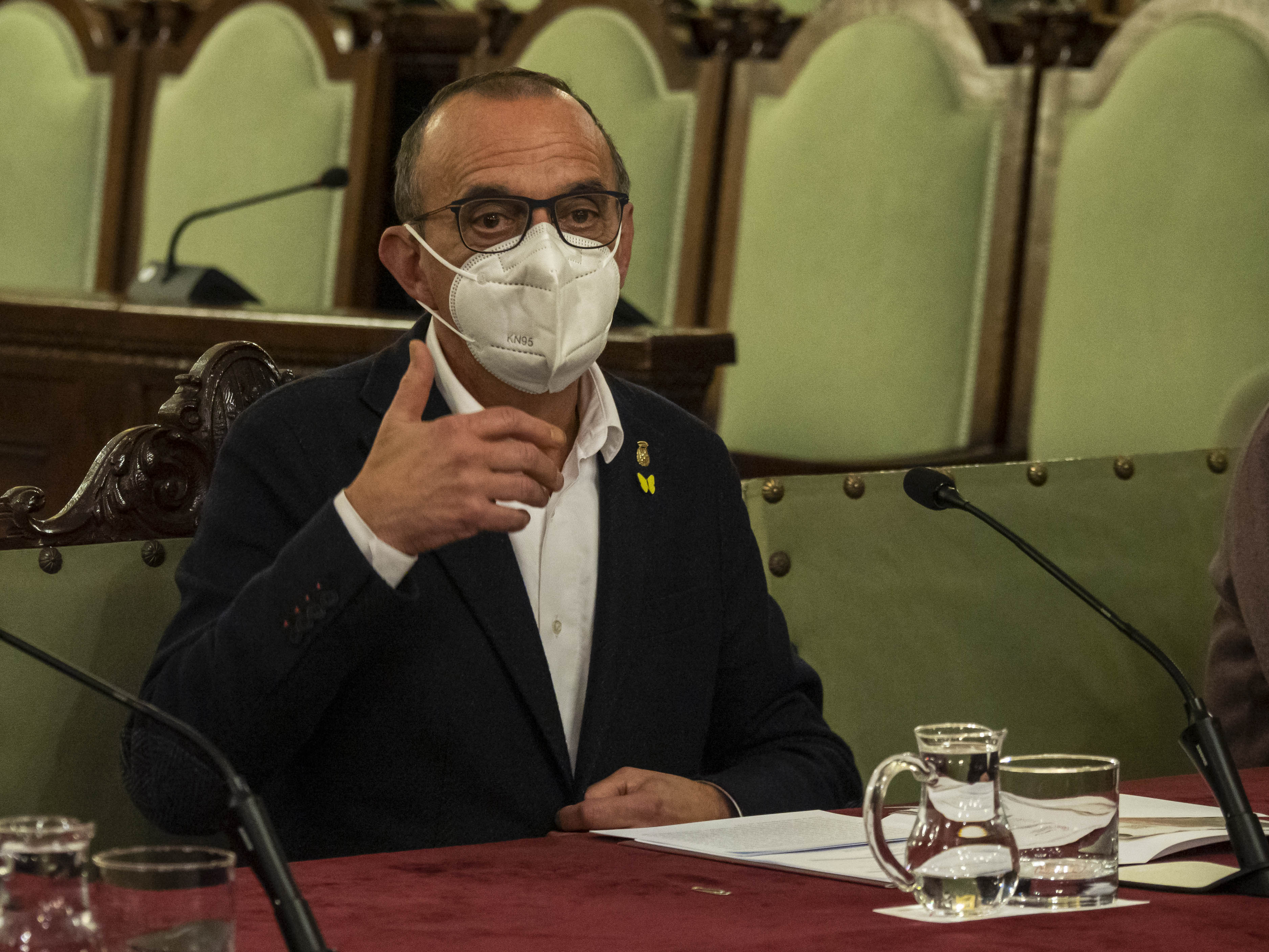 El Saló de Sessions de la Paeria ha acollit la presentació del llibre 'La travessia més difícil', de Tatxo Benet