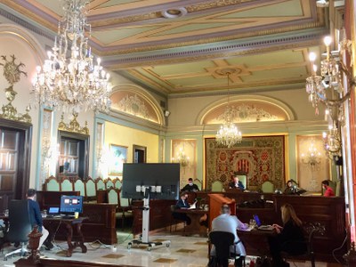 El ple ha acordat prorrogar la suspensió de taxes de terrasses i mercats..