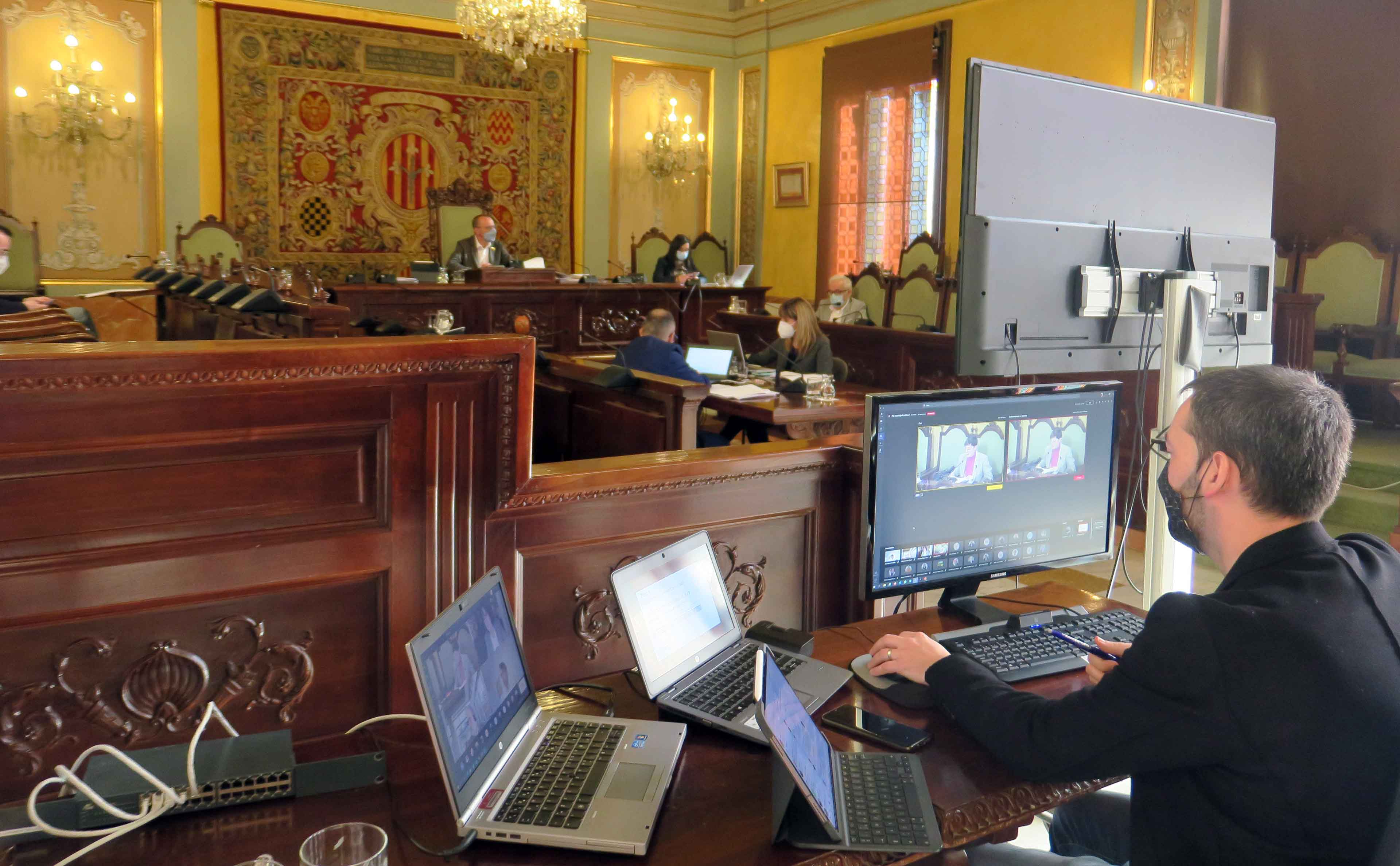 El Ple de la Paeria ha tingut un format mixt, presencial des del Saló de Sessions, i telemàtic