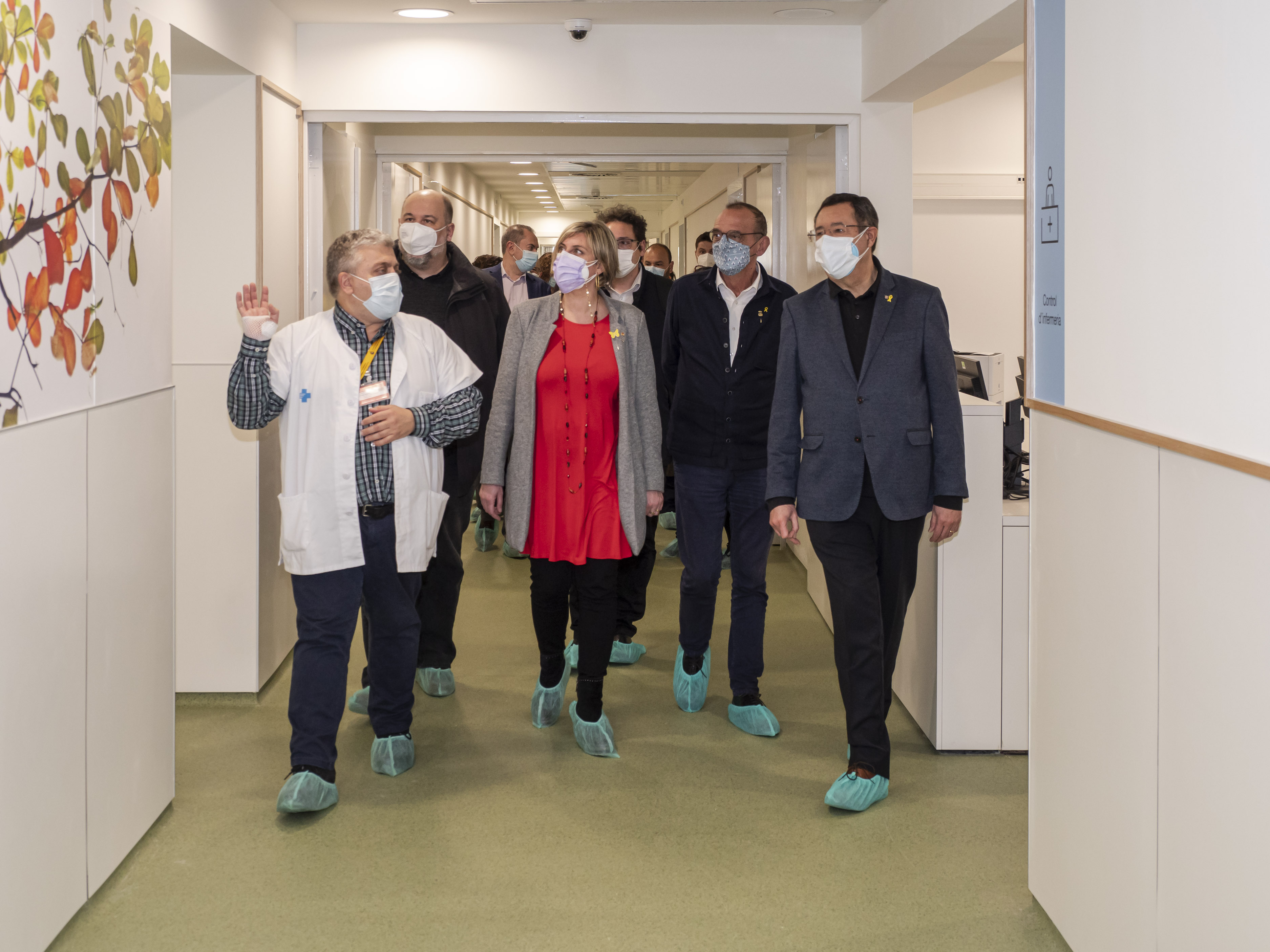 L'alcalde, Miquel Pueyo, ha acompanyat la consellera Alba Vergés en la visita al nou espai polivalent, annex a l'Arnau de Vilanova