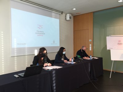 La tinent d'alcalde Jordina Freixanet, la regidora Elena Ferre i el director de Fira de Lleida, Oriol Oró, han presentat la 1a Fira de la Contractaci….