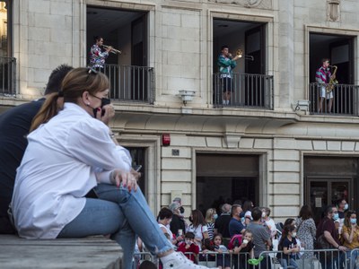Música als balcons per obrir boca de la Festa Major.