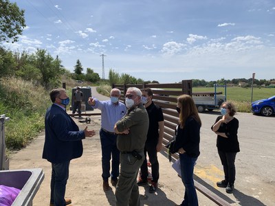 Un moment de la visita a aquesta illa de contenidors al Camí de l'Albi.