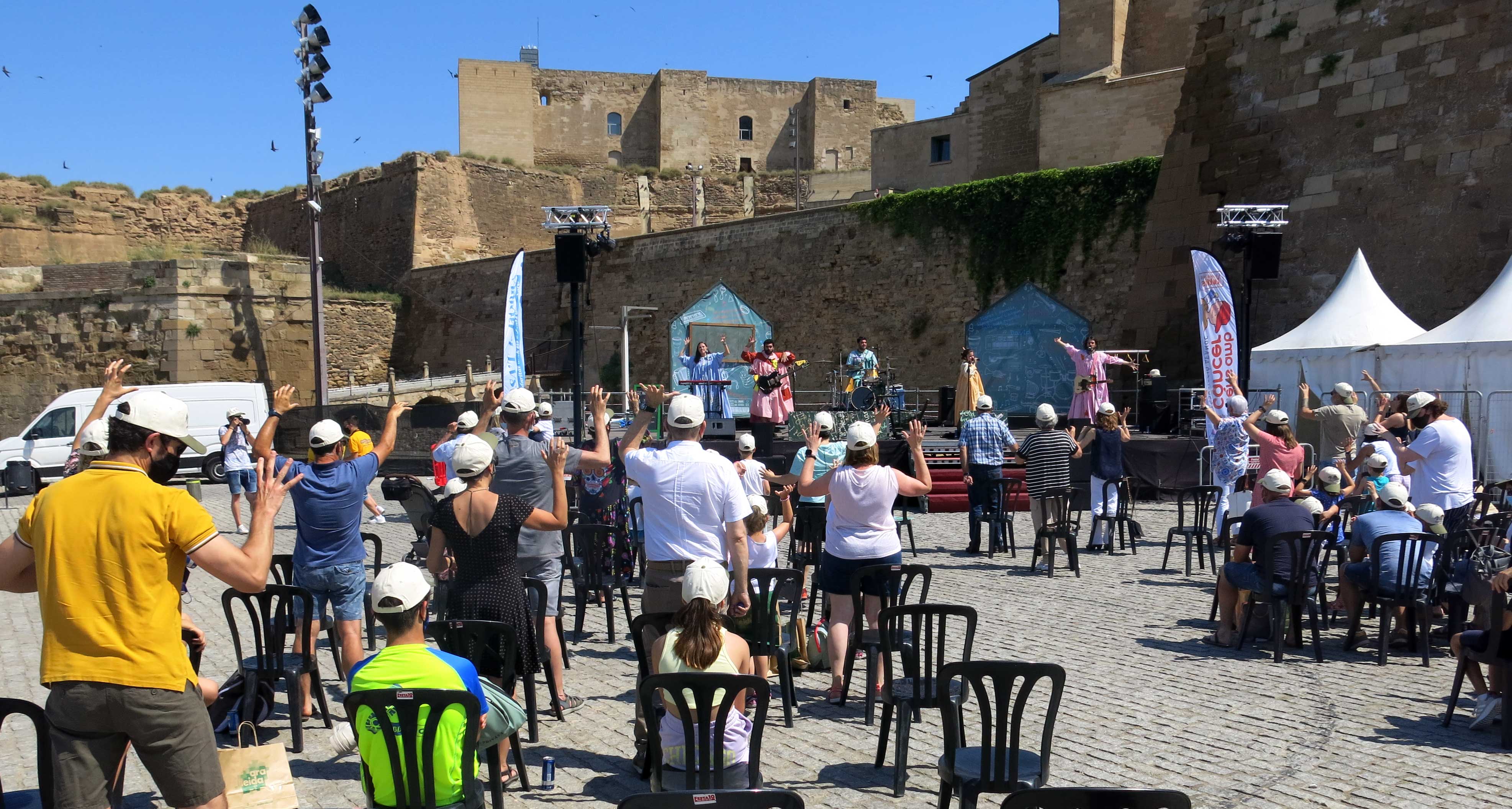 Els assistents han estat convidats a participar en l'espectacle