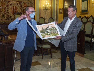 Solans ha fet obsequi d'aquesta serigrafia al Paer en Cap.