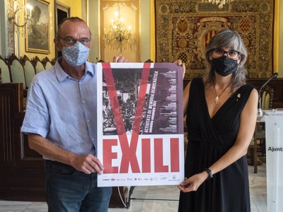 L'alcalde Miquel Pueyo i la tinent d'alcalde Sandra Castro han presentat l'exposició " “A nation in retreat, la retirada vista per les agències inter….