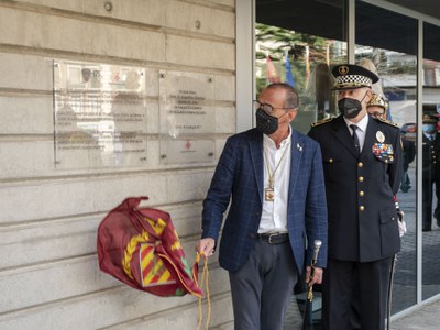 Descoberta de la placa commemorativa amb motiu del 175è aniversari de la Guàrdia Urbana de Lleida.