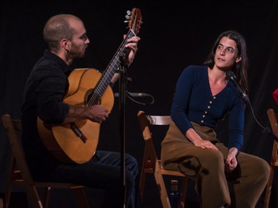 Neus Borrell i Miquel Joan han estat els encarregats de la part musical, interpretant peces de Verdaguer, Blai Bonet i Perajaume.