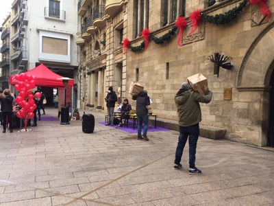 Performance del grup TAGS, de l'entitat Anti-Sida amb motiu de la celebració del Dia Mundial de la Sida..