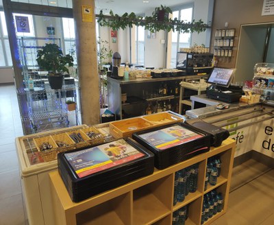 Aquestes estovalles de paper es faran anar en bars i restaurants de Lleida, com el de la imatge.