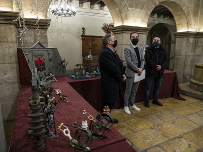 Abans del pregó, s'ha inaugurat l'exposició-memorial del mestre pessebrista Josep A. Codony al pati de la Paeria.