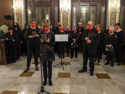 L'Orfeó Terrall ha posat la nota musical a l'acte i ha llegit la nadala que el poeta garriguenc Joan Bellmunt ha escrit per l'ocasió.