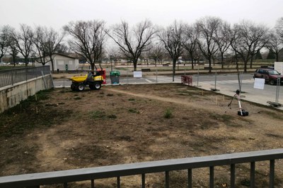 La caseta del fons de la imatge es traslladarà a aquest pati a primers de gener.