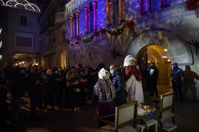 La Plaça de la Paeria ha acollit la recepció al Gran Camarlenc i la recollida de cartes als reis dels infants de Lleida..