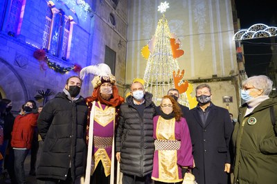 L'alcalde i els regidors I.Amor, JR Castro, D. Melé i C. VAlls, ha rebut el Gran Camarlenc..