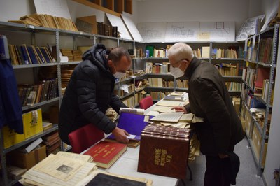 L'alcalde Pueyo ha visitat les instal·lacions de l'Acadèmia Mariana, inclosa la Biblioteca-Arxiu.