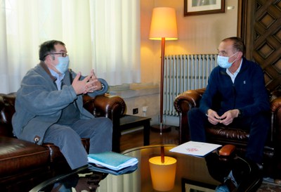 El paer en cap, Miquel Pueyo, i la regidora de les Persones, Comunitat i Agenda 2030, Mariama Sall, s'han reunit amb Joan Valls, al capdavant de Sale….