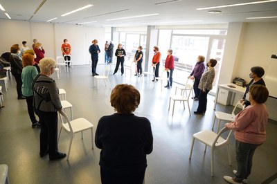 El Paer en Cap ha saludat les participants en una de les activitats esportives programades a la llar..