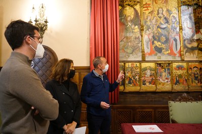 La directora de l'Incasòl ha pogut conèixer el Retaule de la Verge dels Paers.