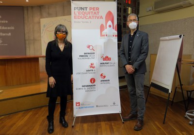 La tinent d'alcalde Sandra Castro i el director dels SSTT d'Educació a Lleida, Claudi Vidal, han presentat el Punt per l'Equitat Educativa.
