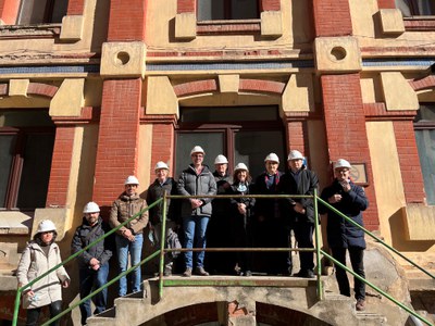 Prèviament a la reunió, els representants dels col·legis professionals han visitat les instal·lacions de la farinera La Meta i de l'edifici dels Docs….