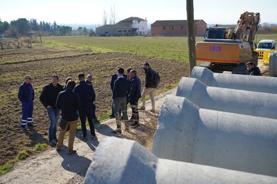Pueyo ha visitat les obres que s'estan duent a terme a Llívia, acompanyat de Castro, Postius i tècnics municipals i de l'empresa.