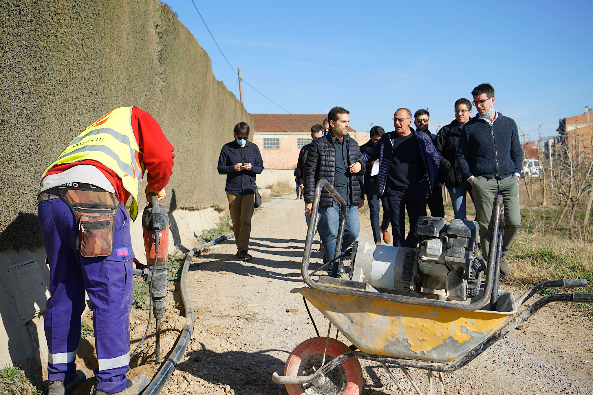 Pueyo ha visitat les obres que s'estan duent a terme a Llívia, acompanyat de Castro, Postius i tècnics municipals i de l'empresa