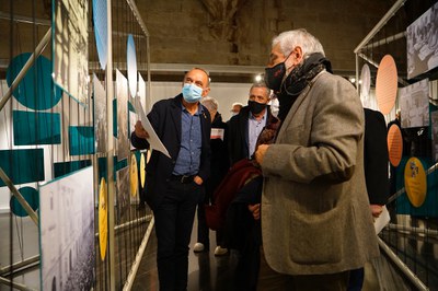 L’exposició s’ha configurat en bona part a partir de les instantànies fetes per gent anònima.