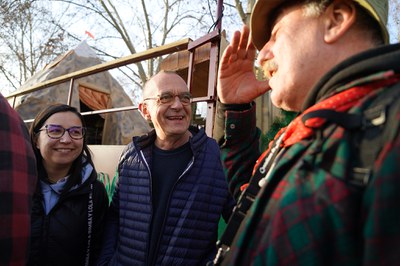 El paer en cap i la tinent d'alcalde Freixanet han saludat els participants en la Gran Rua del Carnaval.