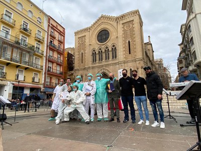 Els guanyadors recollint el primer premi.