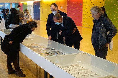 L'alcalde, el regidor de Cultura, Karin du Croo, Javier Mariscal i el director del Morera han visitat l'exposició sobre Gallardo a La Llotja.